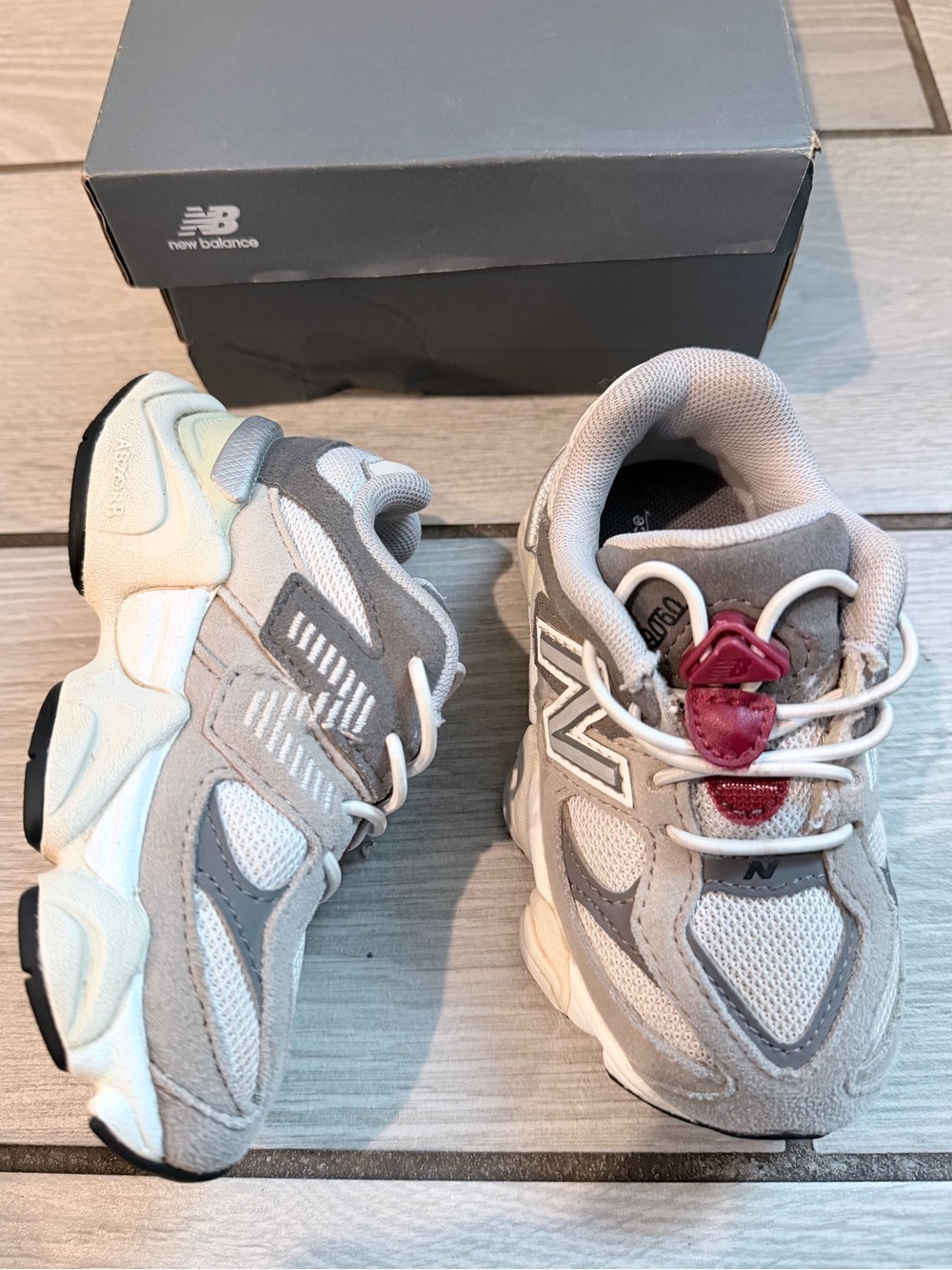 New Balance 9060 Kids Gray, White & Maroon Sneakers size 7